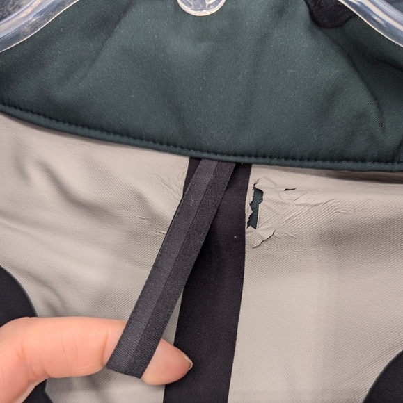 Lululemon Green Hooded Rain Jacket Shell Mens Size L Gorpcore Spring Waterproof - Picture 16 of 16